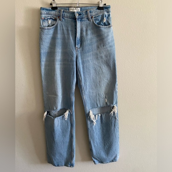 Abercrombie High Waisted Relaxed Jeans - Picture 1 of 3